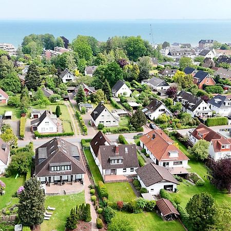 Nur 7 Gehminuten Zum Strand, Sehr Hochwertige Ferienwohnung Mit Terrasse In Ruhiger Lage, Inklusive Parkplatz Und Fahrradunterstellplatz Laesst Keine Wuensche Offen Scharbeutz Exterior foto